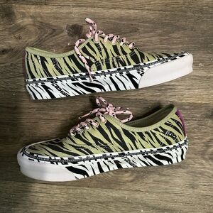 Vans Black & Green Aries
Edition Zebra OG
Authentic LX
Sneakers